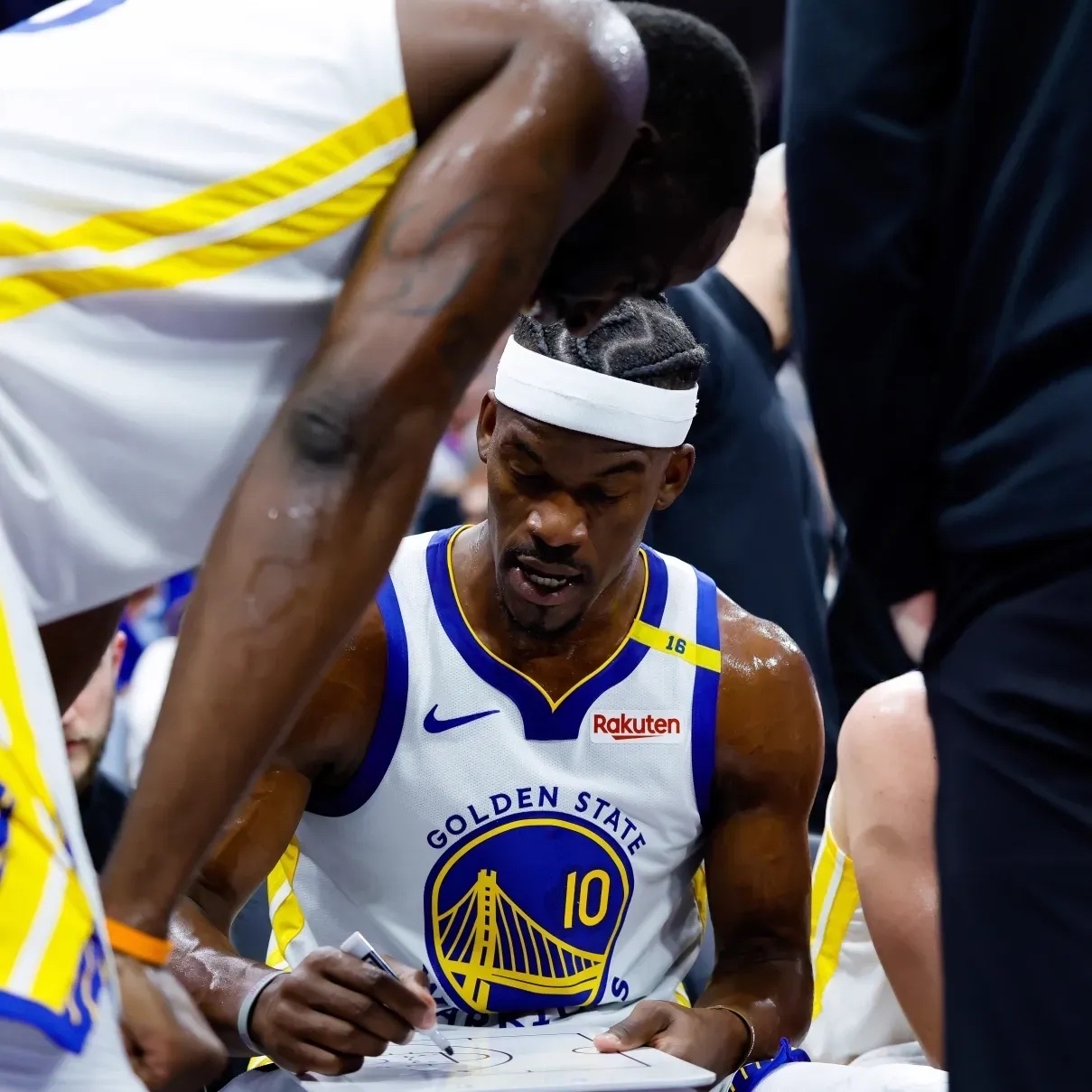 巴特勒连续七场比赛得分超过比赛规则变更,瑞士队不断突破!全场沸腾不已的简单介绍 巴特勒连续七场比赛得分超过比赛规则变更,瑞士队不断突破!全场沸腾不已的简单介绍