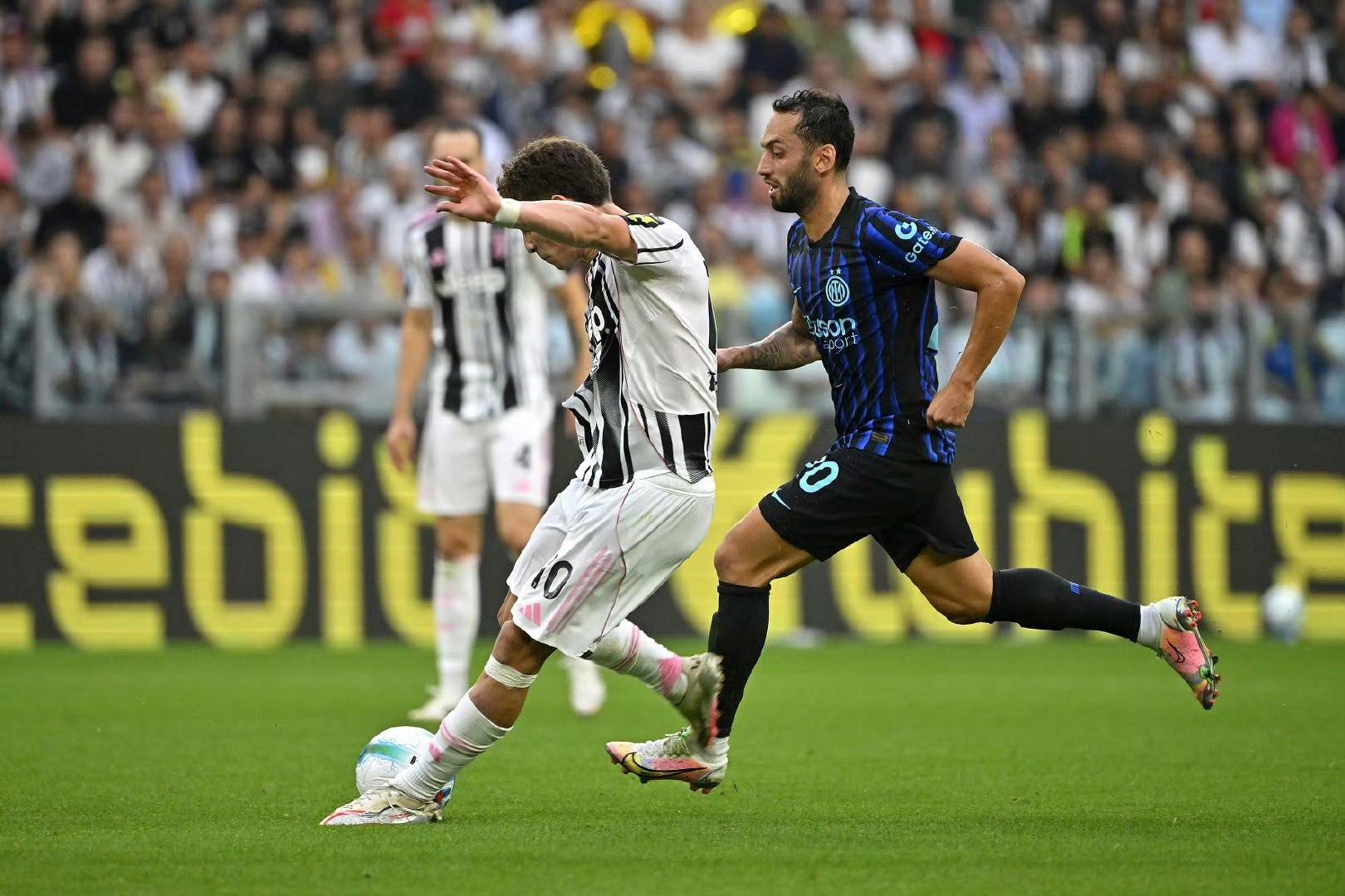 包含国际米兰今晨远射贴柱;志在社区盾名次提升;态度坚定;球队文化再被提及的词条 包含国际米兰今晨远射贴柱;志在社区盾名次提升;态度坚定;球队文化再被提及的词条